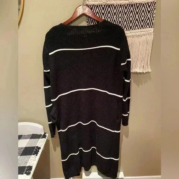 IJOAH KNIT BLACK AND WHITE STRIPE LONG CARDIGAN SIZE M/L - Picture 4 of 6